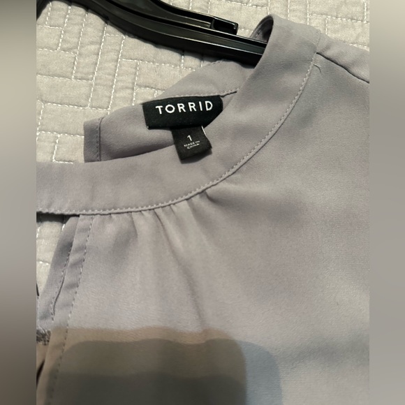 Torrid Georgette Keyhole Flutter Sleeve Blouse - Picture 6 of 9